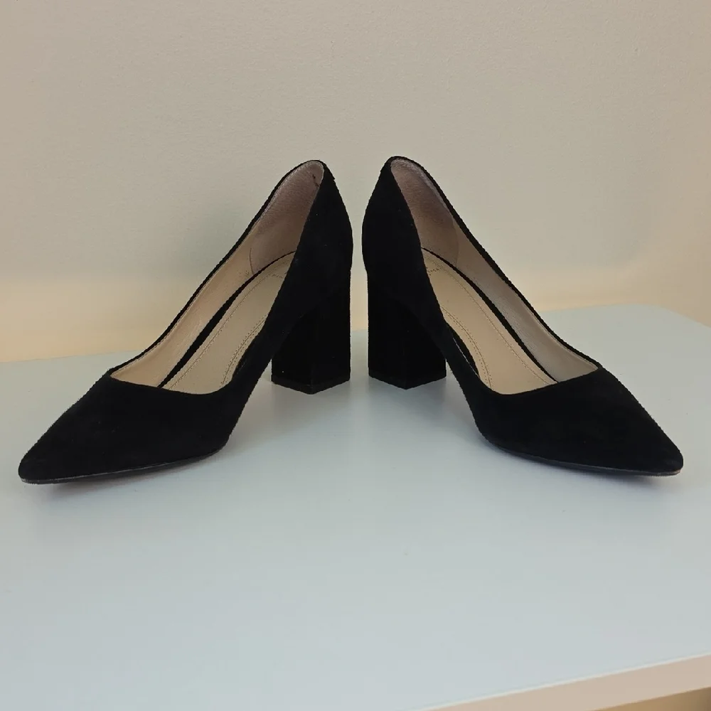 Marc Fisher Black Suede Heels.  Size 7 1/2 - Picture 4 of 12